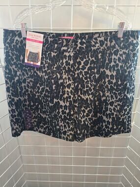 Isaac Mizrahi New York Women's Leopard Tailored Short NEW Size 16